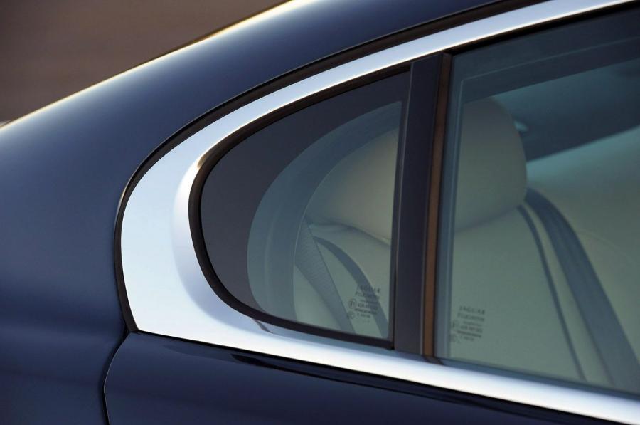  Jaguar XF Supercharged 2012 года  (фото 50 из 65)